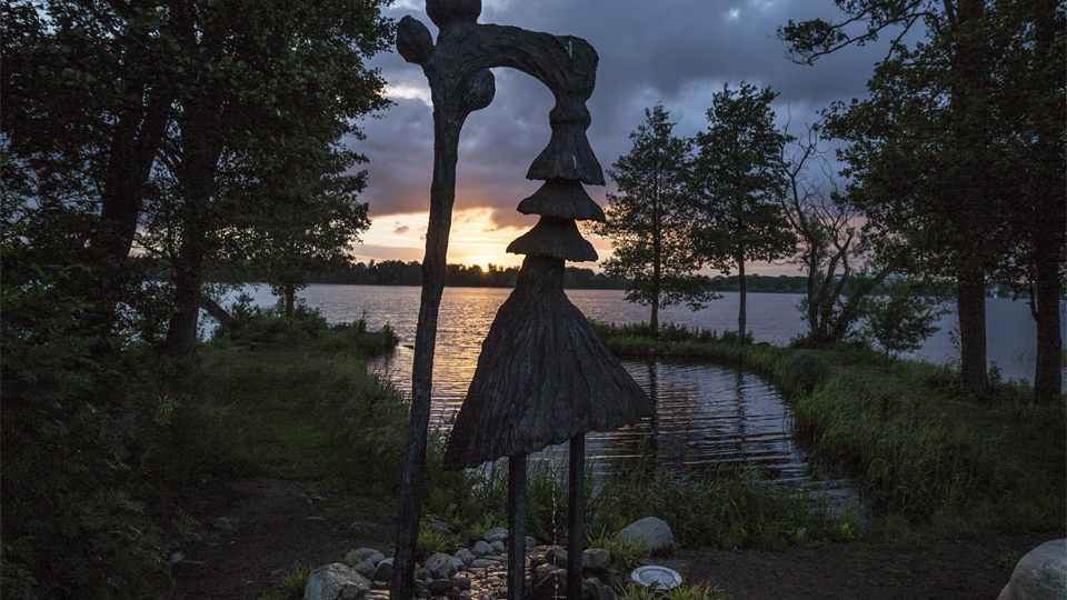 Konstverket Pissed Elin placerad vid Växjösjön